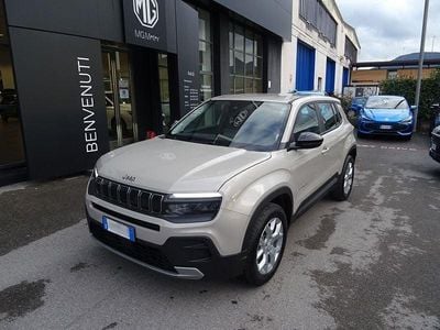 Nieuw Jeep Avenger Altitude 101 PK (74 kW) 2025 Beige SUV