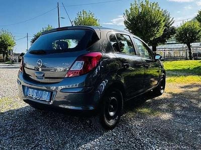 Usata Opel Corsa Cosmo 86 CV (63 kW) 2013 Utilitaria