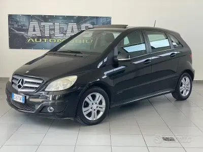 Käytetty Mercedes B180 Executive 109 HP (80 kW) 2011 Harmaa Tila-auto