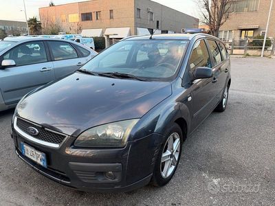 Usata Ford Focus 90 CV (66 kW) 2006 Grigio Station wagon
