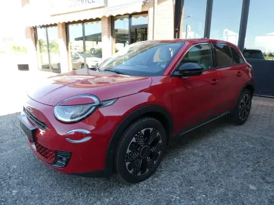 Usata Fiat 600 La Prima 101 CV (74 kW) 2024 Rosso passione SUV