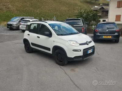 Usata Fiat Panda 4x4 S 85 CV (62 kW) 2019 Bianco Utilitaria