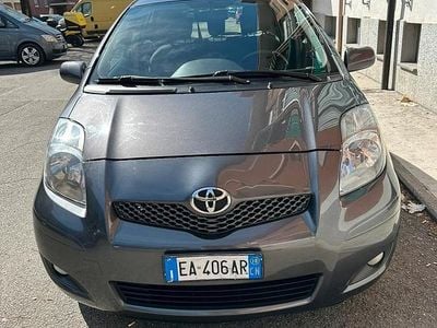 Usata Toyota Yaris 69 CV (50 kW) 2010 Grigio Utilitaria