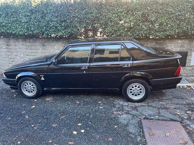 Usata Alfa Romeo 75 148 CV (108 kW) 1990 Nero Berlina