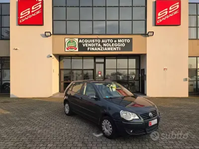 Begagnad VW Polo Comfortline 80 HK (58 kW) 2007 Grå Halvkombi
