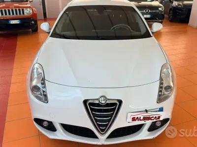Usata Alfa Romeo Giulietta Distinctive 170 CV (125 kW) 2011 Bianco Utilitaria