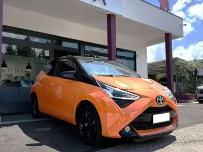 Usata Toyota Aygo X-wave 72 CV (52 kW) 2019 Arancione Utilitaria