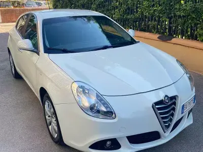 Usata Alfa Romeo Giulietta 105 CV (77 kW) 2012 Bianco Utilitaria