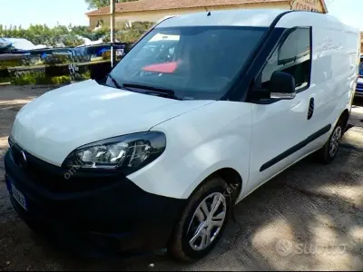 Usata Fiat Doblò S 105 CV (77 kW) 2022 Bianco Monovolume