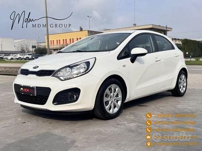 Usata Kia Rio 84 CV (61 kW) 2015 Bianco Berlina