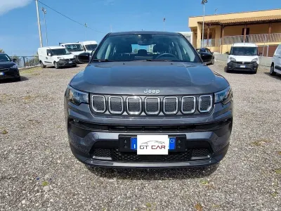 Käytetty Jeep Compass 131 HP (96 kW) 2022 Harmaa Katumaasturi