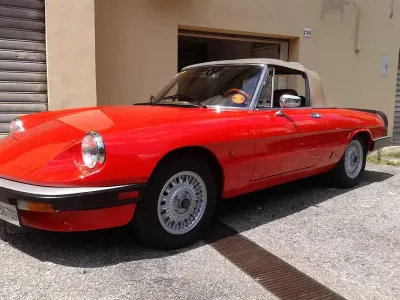 Usata Alfa Romeo Spider 104 CV (76 kW) 1984 Rosso Cabrio