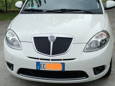 Usata Lancia Ypsilon 60 CV (44 kW) 2010 Bianco Utilitaria