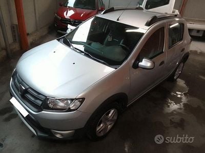 Usata Dacia Sandero Stepway 90 CV (66 kW) 2015 Grigio Berlina