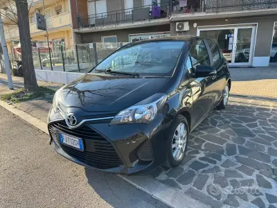 Usata Toyota Yaris Active 90 CV (66 kW) 2017 Nero Berlina