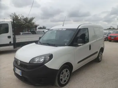Usata Fiat Doblò 105 CV (77 kW) 2021 Bianco Monovolume