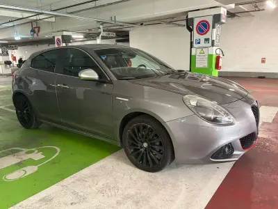 Usata Alfa Romeo Giulietta Distinctive 120 CV (88 kW) 2011 Grigio Utilitaria