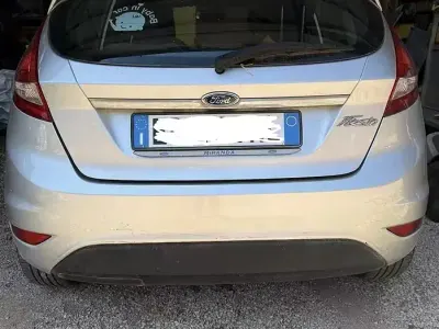 Usata Ford Fiesta 97 CV (71 kW) 2010 Grigio Berlina