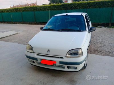 Käytetty Renault Clio 58 HP (42 kW) 1997 Valkoinen Viistoperä