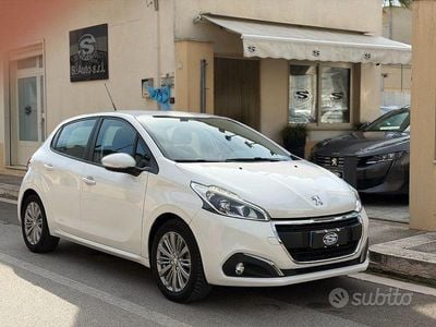 Usata Peugeot 208 Business-Line 82 CV (60 kW) 2017 Blu Utilitaria