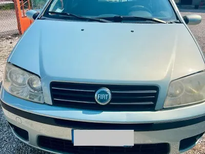 Usata Fiat Punto Active 69 CV (50 kW) 2004 Blu Utilitaria