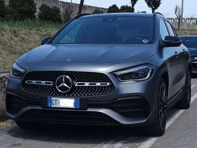 Usata Mercedes GLA200 Premium 150 CV (110 kW) 2020 Grigio SUV