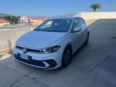 Usata VW Polo Life 95 CV (69 kW) 2023 Bianco Utilitaria