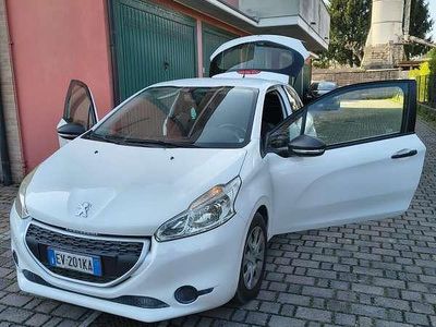 Usata Peugeot 208 Access 68 CV (50 kW) 2014 Bianco Utilitaria