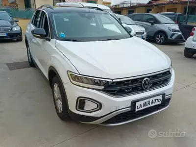 Usata VW T-Roc Life 150 CV (110 kW) 2023 Bianco SUV