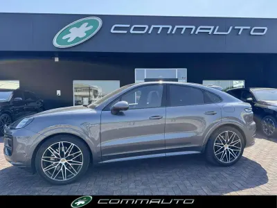 Usata Porsche Cayenne 305 CV (224 kW) 2024 Grigio scuro SUV