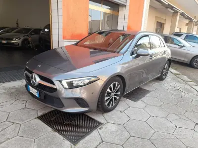 Usata Mercedes A180 Business 116 CV (85 kW) 2021 Grigio Berlina