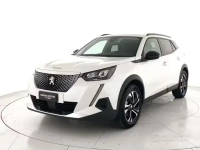 Usata Peugeot e-2008 Allure 56 kW (77 CV) 2022 Bianco SUV
