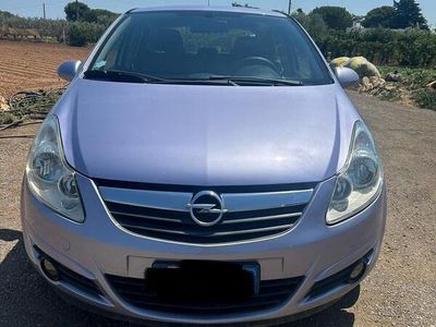 Usata Opel Corsa Club 80 CV (58 kW) 2007 Viola Berlina