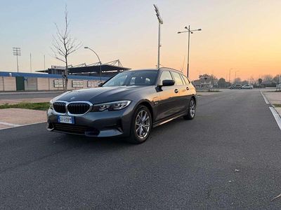 Usata BMW 320e Sport Line 163 CV (119 kW) 2021 Grigio Station wagon