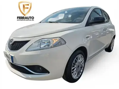 Usata Lancia Ypsilon Gold 69 CV (50 kW) 2017 Bianco Utilitaria