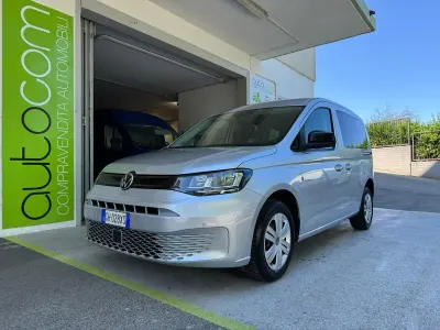 Usata VW Caddy 102 CV (75 kW) 2022 Argento Monovolume