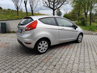Usata Ford Fiesta 96 CV (70 kW) 2009 Grigio Utilitaria