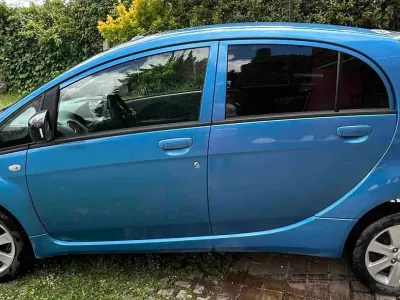 Usata Peugeot iON Active 35 kW (48 CV) 2012 Blu/azzurro Utilitaria