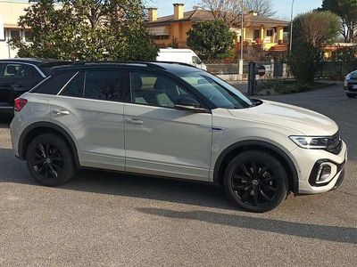 Usata VW T-Roc R-line 150 CV (110 kW) 2022 Ascot grey tetto black SUV