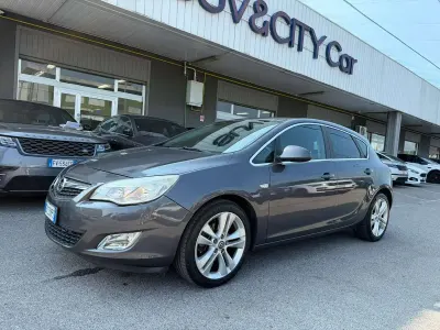 Usata Opel Astra 125 CV (91 kW) 2011 Grigio Berlina