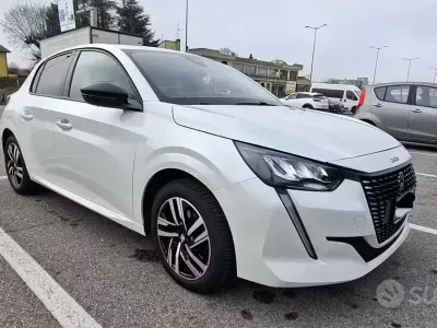 Usata Peugeot 208 Allure 101 CV (74 kW) 2022 Bianco Utilitaria