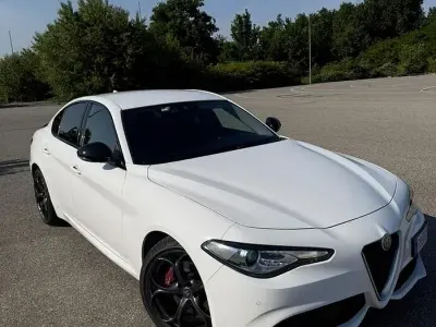 Usata Alfa Romeo Giulia 180 CV (132 kW) 2018 Bianco Berlina