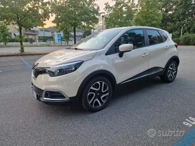 Usata Renault Captur 90 CV (66 kW) 2015 Beige SUV