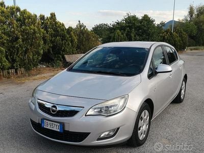 Usata Opel Astra Cosmo 110 CV (80 kW) 2011 Grigio Berlina