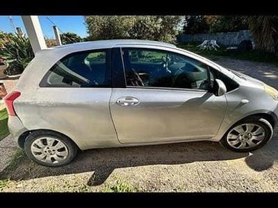 Usata Toyota Yaris 69 CV (50 kW) 2007 Grigio Utilitaria