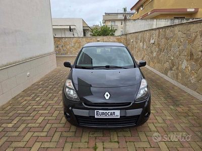 Nero Usata 2011 Renault Clio II Dynamique Berlina | 3500 € (Buon prezzo)