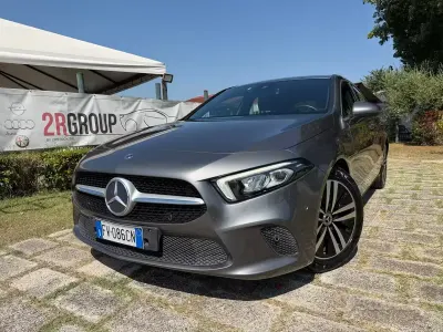 Usata Mercedes A180 116 CV (85 kW) 2019 Grigio Berlina