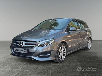 Usata Mercedes B180 Premium 109 CV (80 kW) 2016 Grigio Monovolume