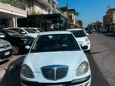 Usata Lancia Ypsilon 69 CV (50 kW) 2005 Blu Utilitaria
