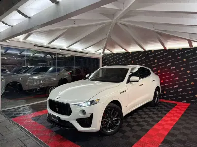 Usata Maserati Levante 275 CV (202 kW) 2019 Bianco SUV